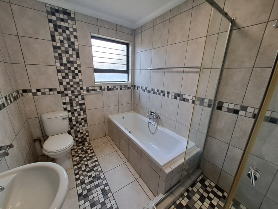 3 Bedroom Property for Sale in Three Rivers Gauteng