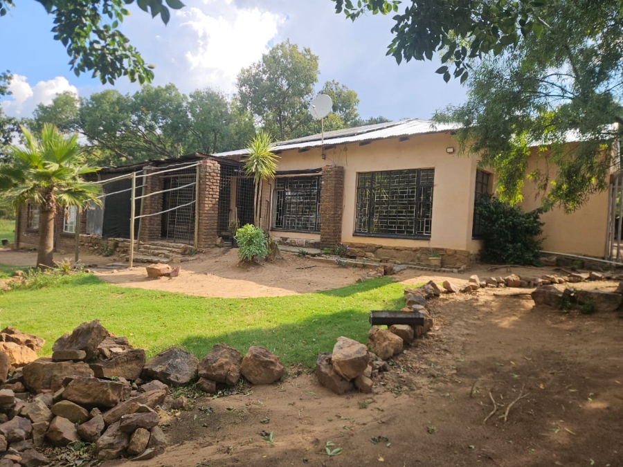 4 Bedroom Property for Sale in Houtkop A H Gauteng