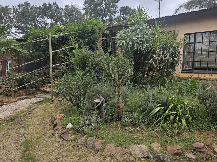 4 Bedroom Property for Sale in Houtkop A H Gauteng