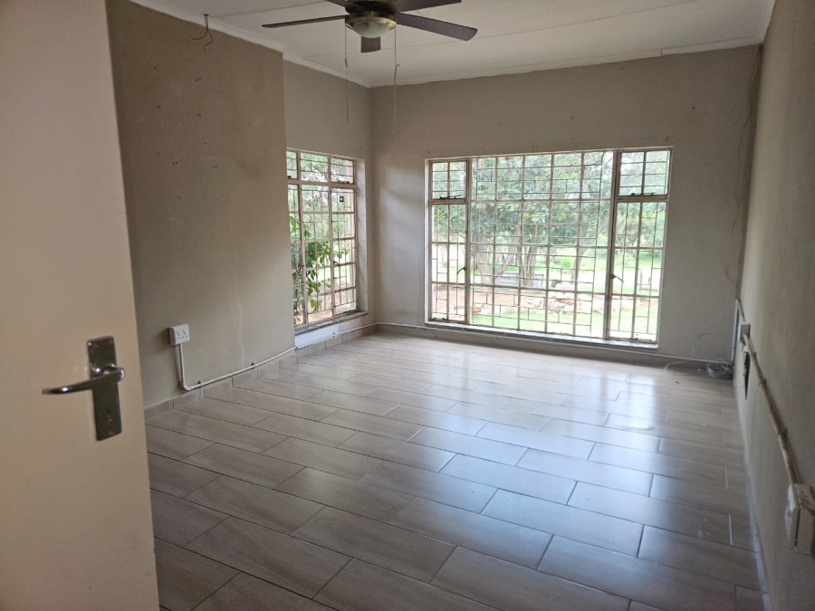 4 Bedroom Property for Sale in Houtkop A H Gauteng
