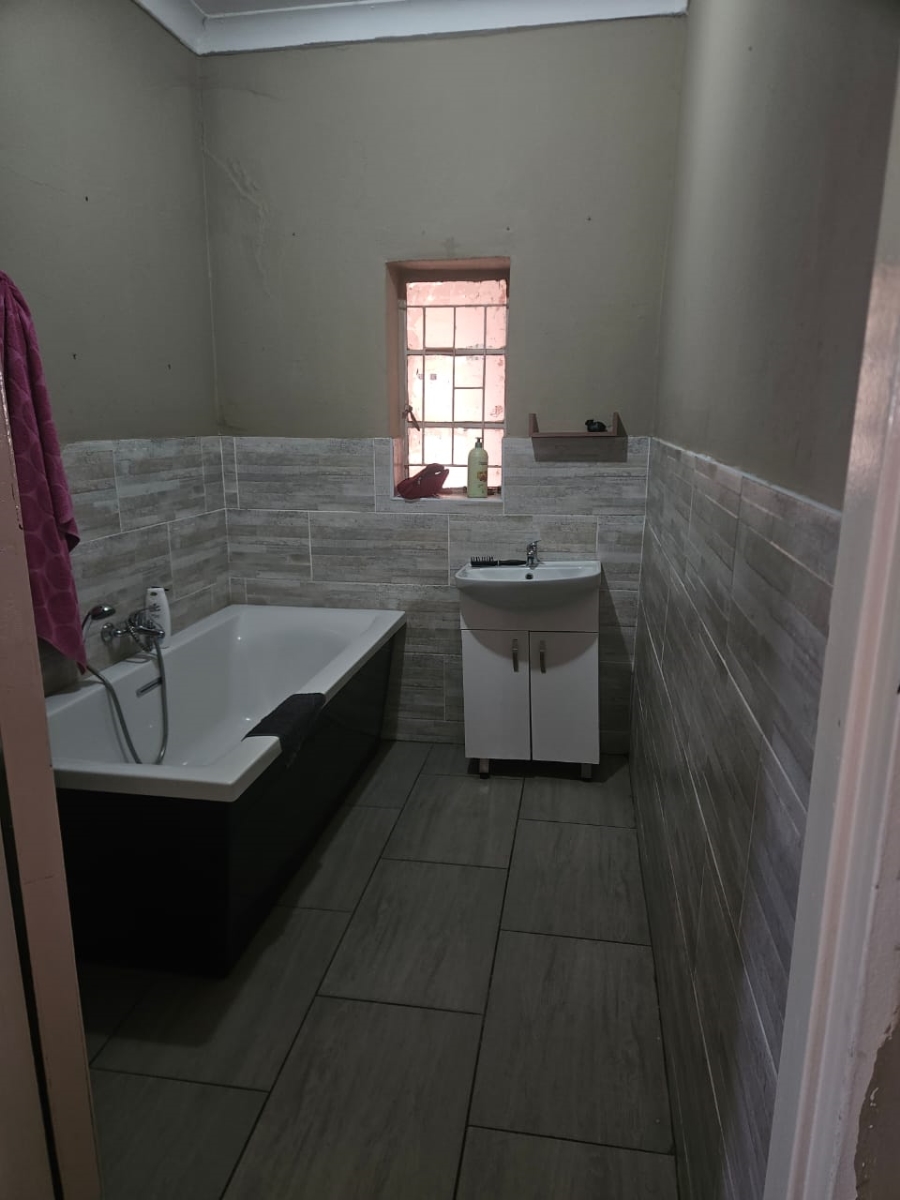 4 Bedroom Property for Sale in Houtkop A H Gauteng