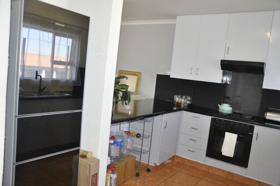 2 Bedroom Property for Sale in Vorna Valley Gauteng