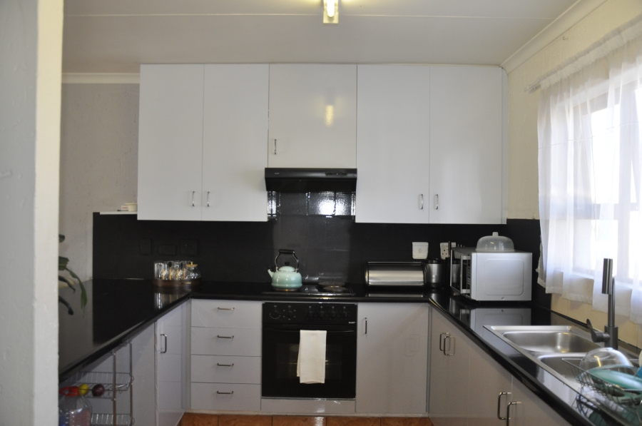 2 Bedroom Property for Sale in Vorna Valley Gauteng