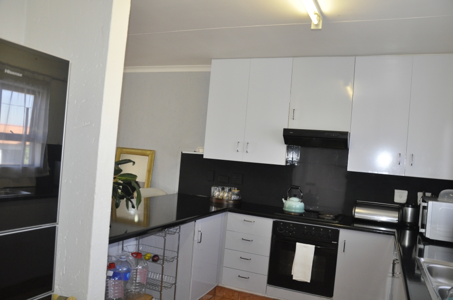 2 Bedroom Property for Sale in Vorna Valley Gauteng