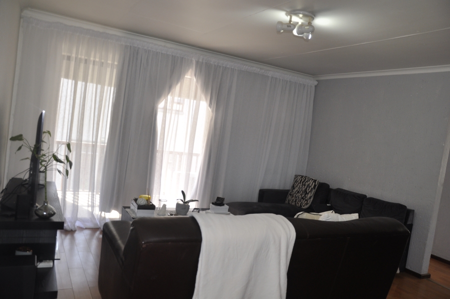 2 Bedroom Property for Sale in Vorna Valley Gauteng