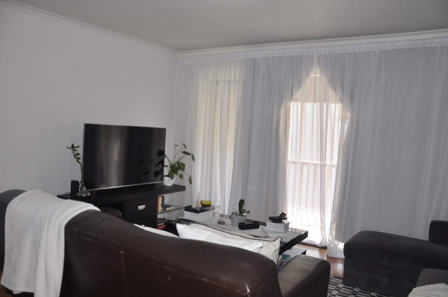 2 Bedroom Property for Sale in Vorna Valley Gauteng
