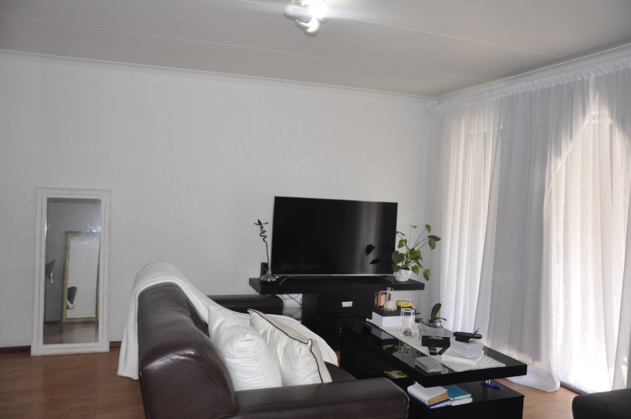 2 Bedroom Property for Sale in Vorna Valley Gauteng