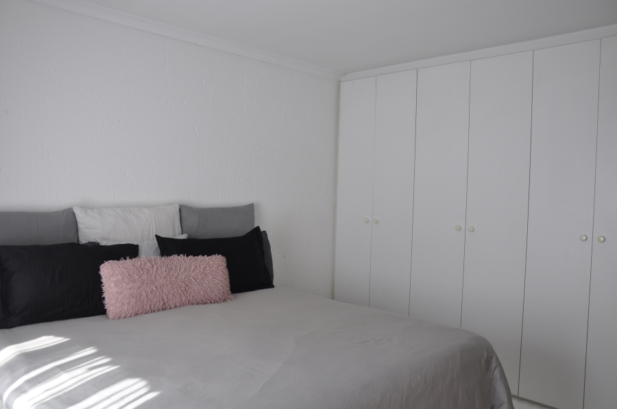 2 Bedroom Property for Sale in Vorna Valley Gauteng