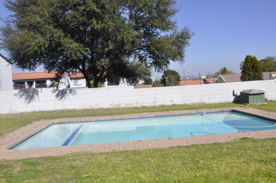 2 Bedroom Property for Sale in Vorna Valley Gauteng