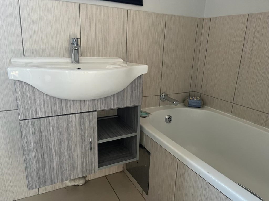 To Let 2 Bedroom Property for Rent in Lonehill Gauteng