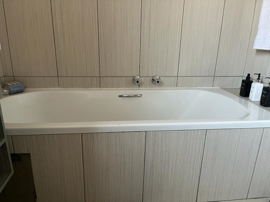 To Let 2 Bedroom Property for Rent in Lonehill Gauteng