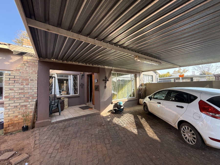3 Bedroom Property for Sale in Helikonpark Gauteng