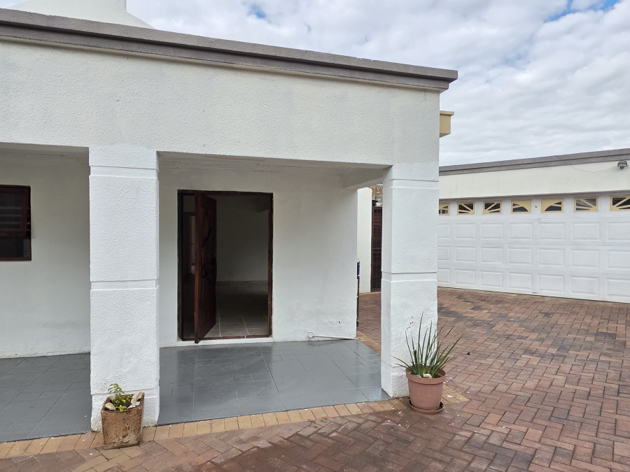 To Let 2 Bedroom Property for Rent in Fourways Gauteng