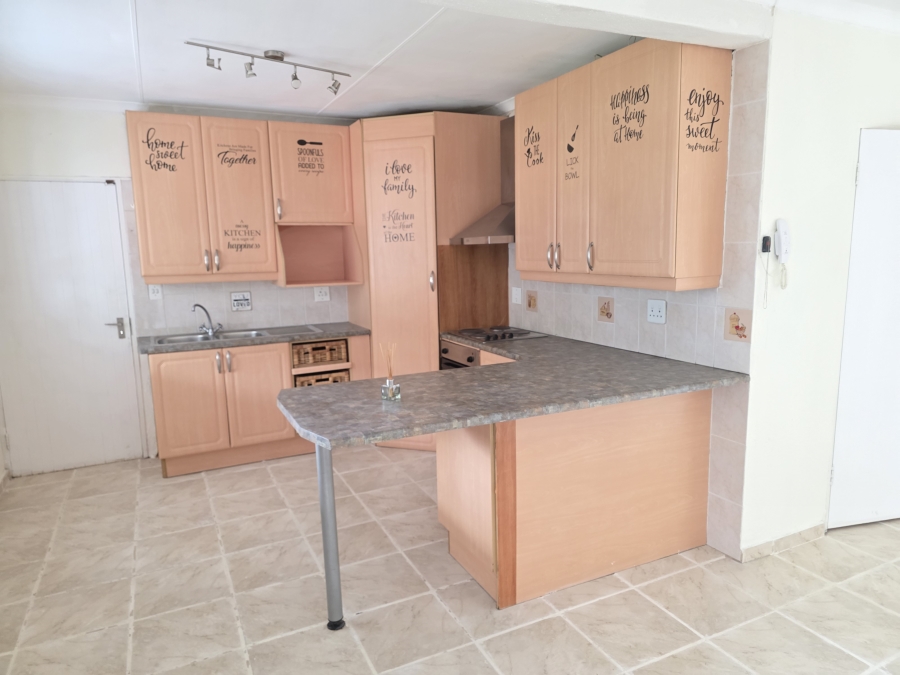 To Let 2 Bedroom Property for Rent in Fourways Gauteng