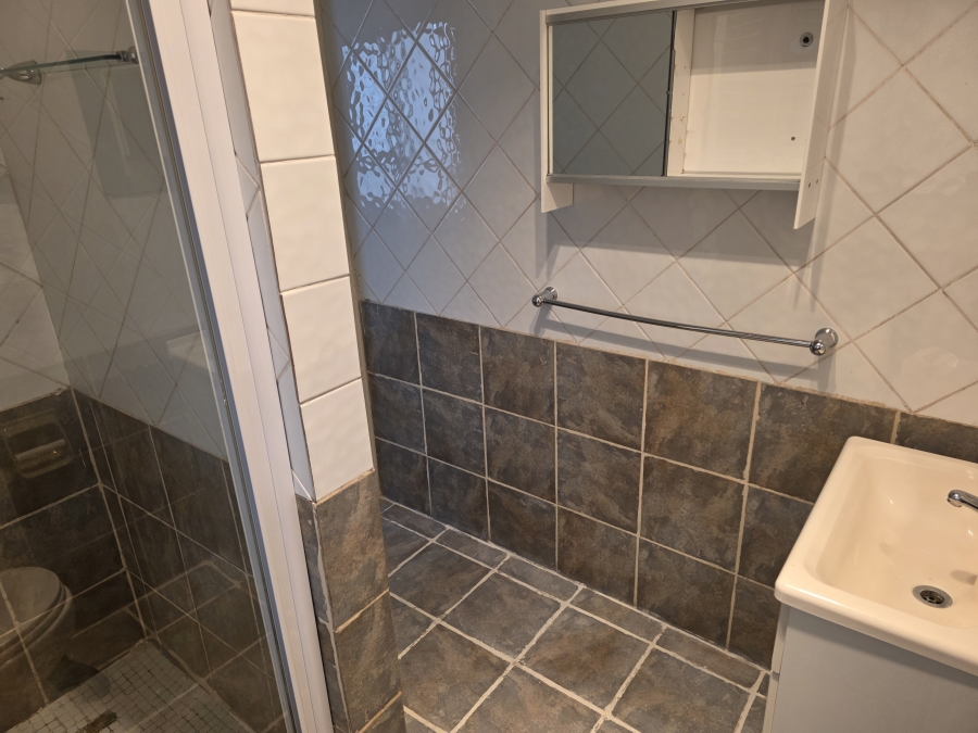 To Let 2 Bedroom Property for Rent in Fourways Gauteng