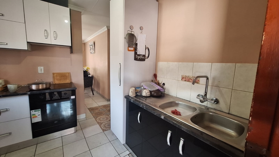3 Bedroom Property for Sale in Lindo Park Gauteng