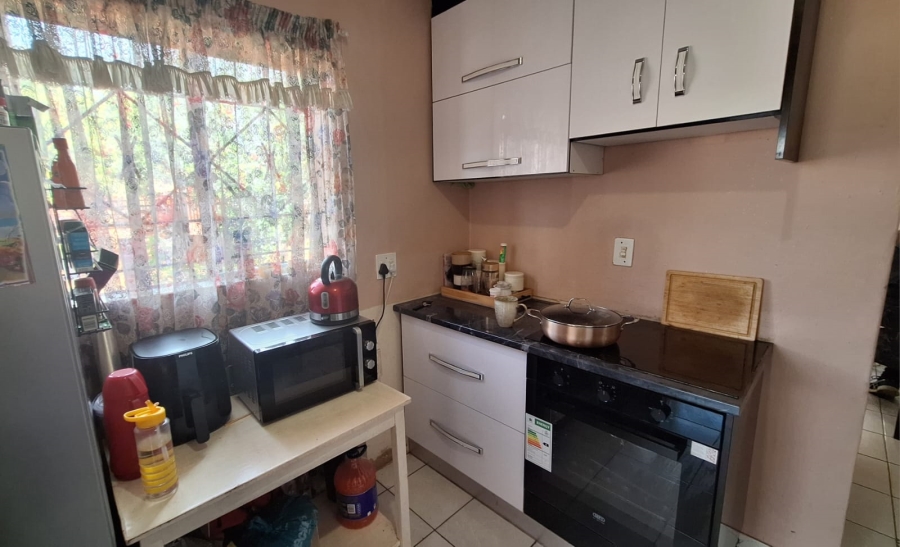 3 Bedroom Property for Sale in Lindo Park Gauteng