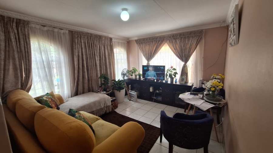3 Bedroom Property for Sale in Lindo Park Gauteng