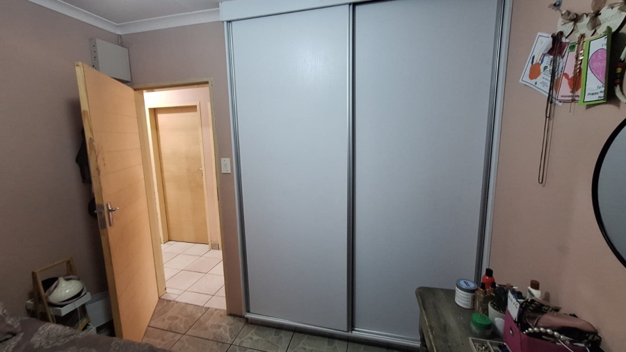 3 Bedroom Property for Sale in Lindo Park Gauteng