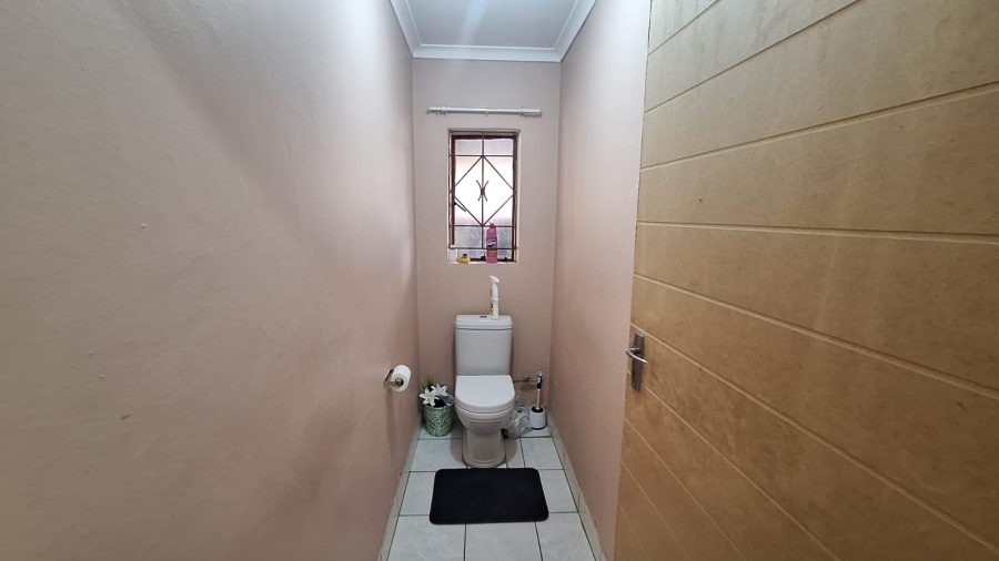 3 Bedroom Property for Sale in Lindo Park Gauteng