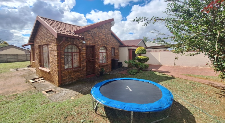 3 Bedroom Property for Sale in Lindo Park Gauteng