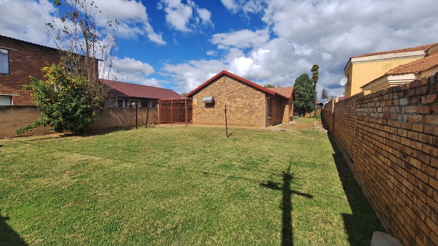 3 Bedroom Property for Sale in Lindo Park Gauteng
