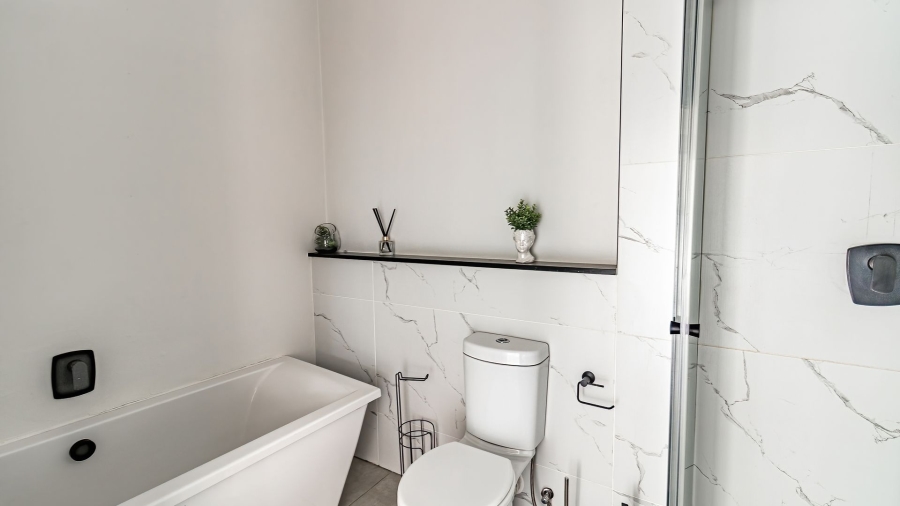 2 Bedroom Property for Sale in Waterfall Gauteng