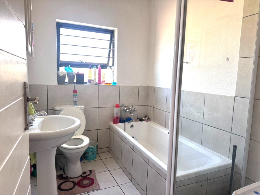 2 Bedroom Property for Sale in Elandsfontein Gauteng