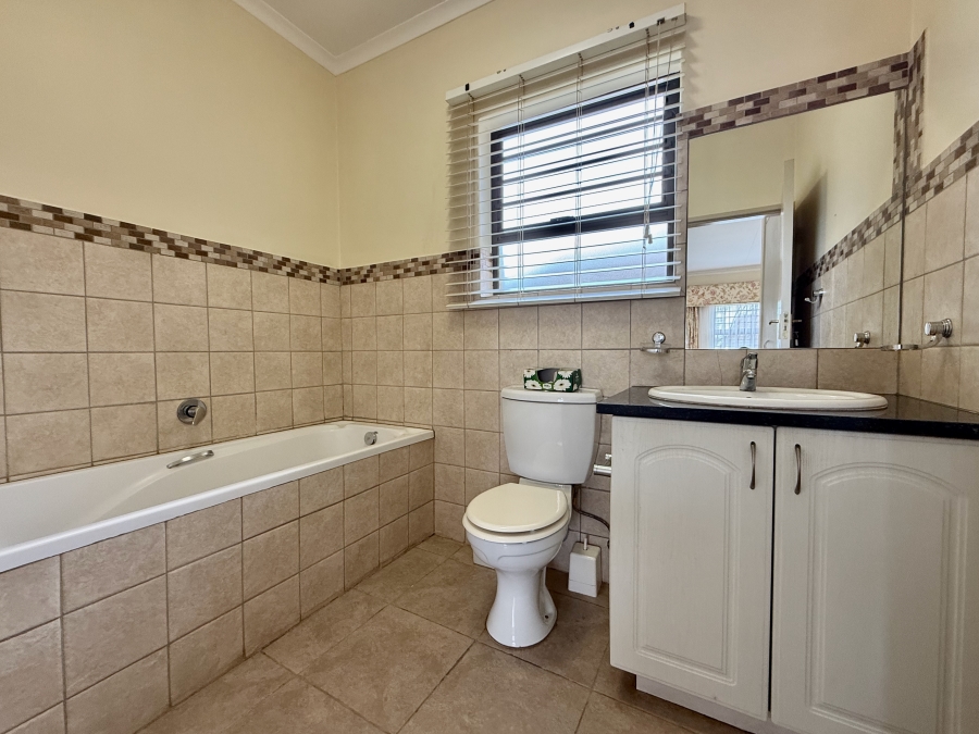3 Bedroom Property for Sale in The Retreat Gauteng