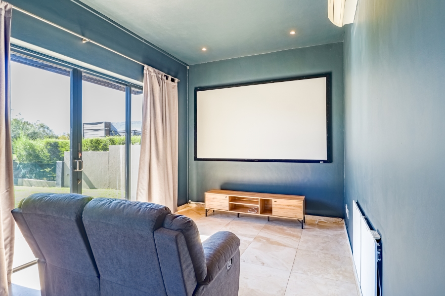 4 Bedroom Property for Sale in Silver Lakes Golf Estate Gauteng