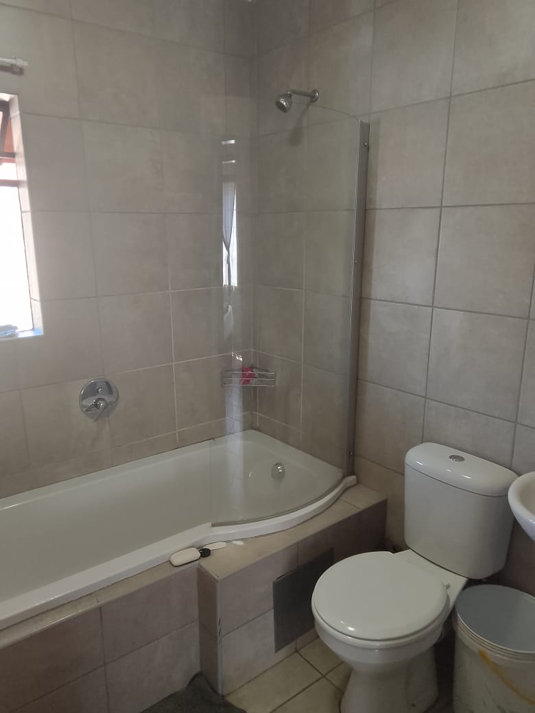 2 Bedroom Property for Sale in Montana Tuine Gauteng