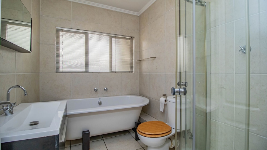 2 Bedroom Property for Sale in Greenstone Hill Gauteng