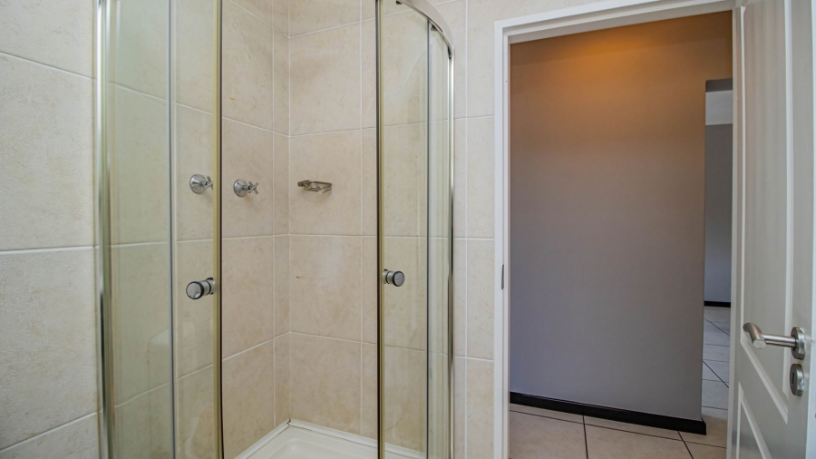2 Bedroom Property for Sale in Greenstone Hill Gauteng