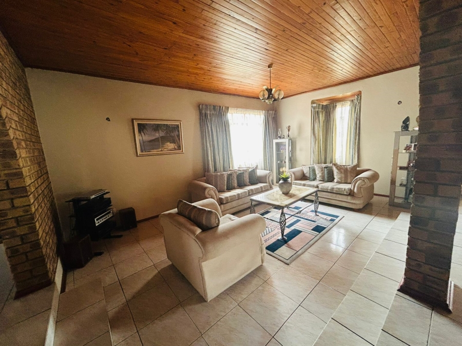 4 Bedroom Property for Sale in Dersley Gauteng