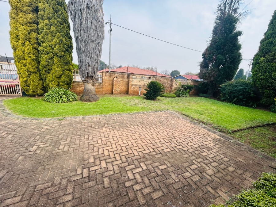 4 Bedroom Property for Sale in Dersley Gauteng