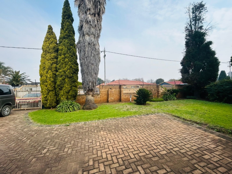 4 Bedroom Property for Sale in Dersley Gauteng