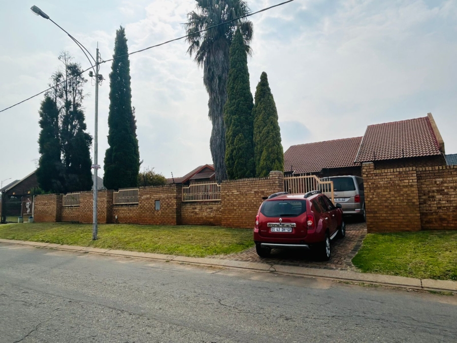 4 Bedroom Property for Sale in Dersley Gauteng