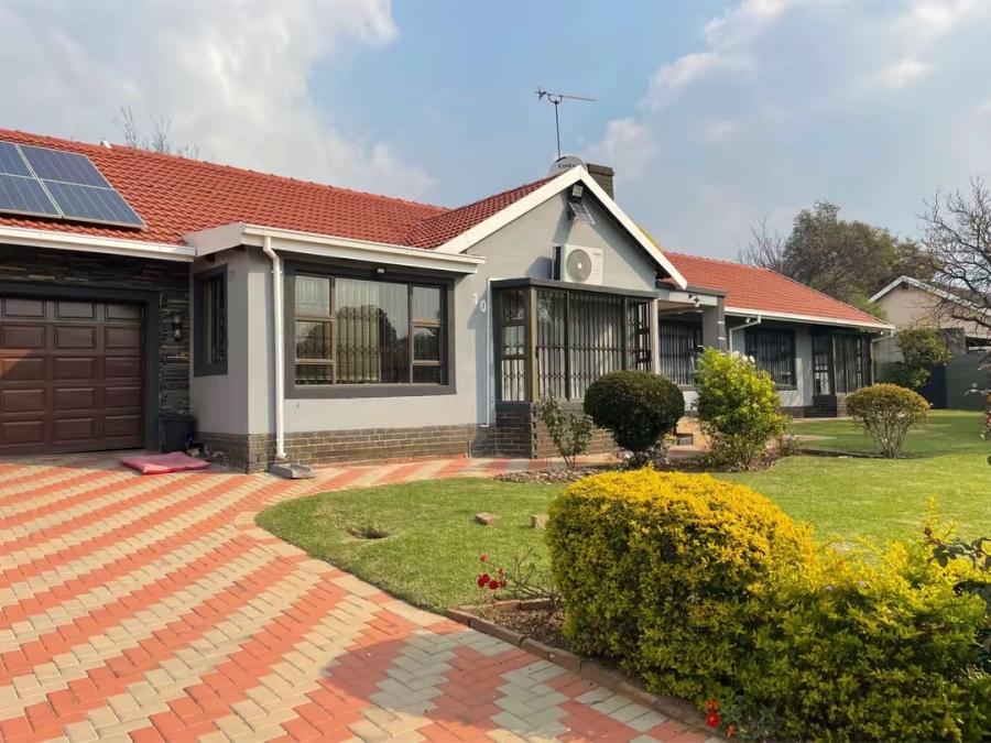 To Let 5 Bedroom Property for Rent in Parkhill Gardens Gauteng