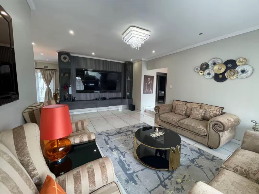 To Let 5 Bedroom Property for Rent in Parkhill Gardens Gauteng