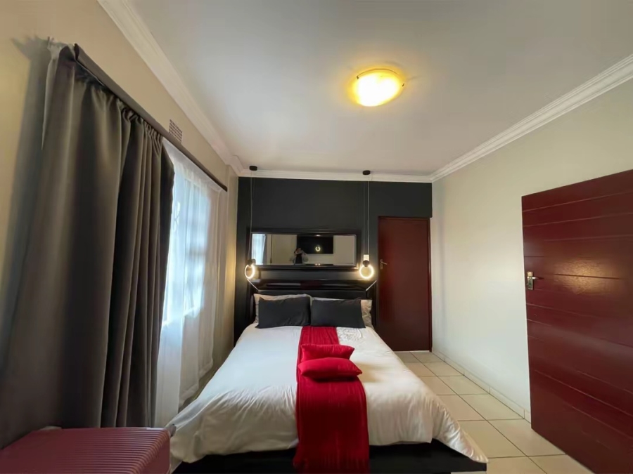 To Let 5 Bedroom Property for Rent in Parkhill Gardens Gauteng