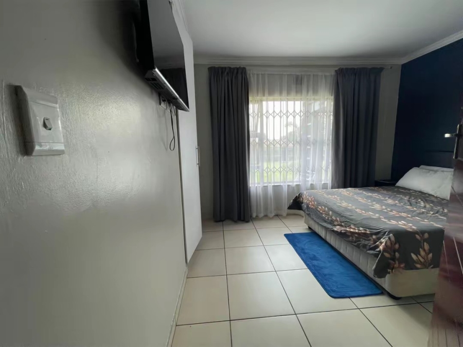 To Let 5 Bedroom Property for Rent in Parkhill Gardens Gauteng