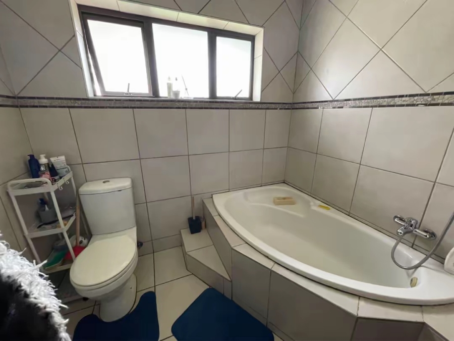 To Let 5 Bedroom Property for Rent in Parkhill Gardens Gauteng
