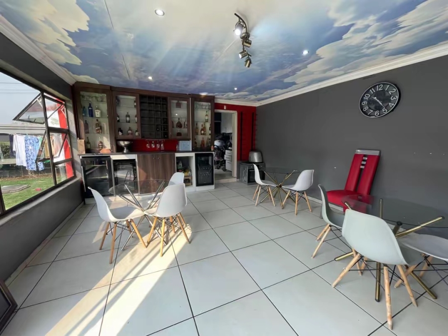 To Let 5 Bedroom Property for Rent in Parkhill Gardens Gauteng