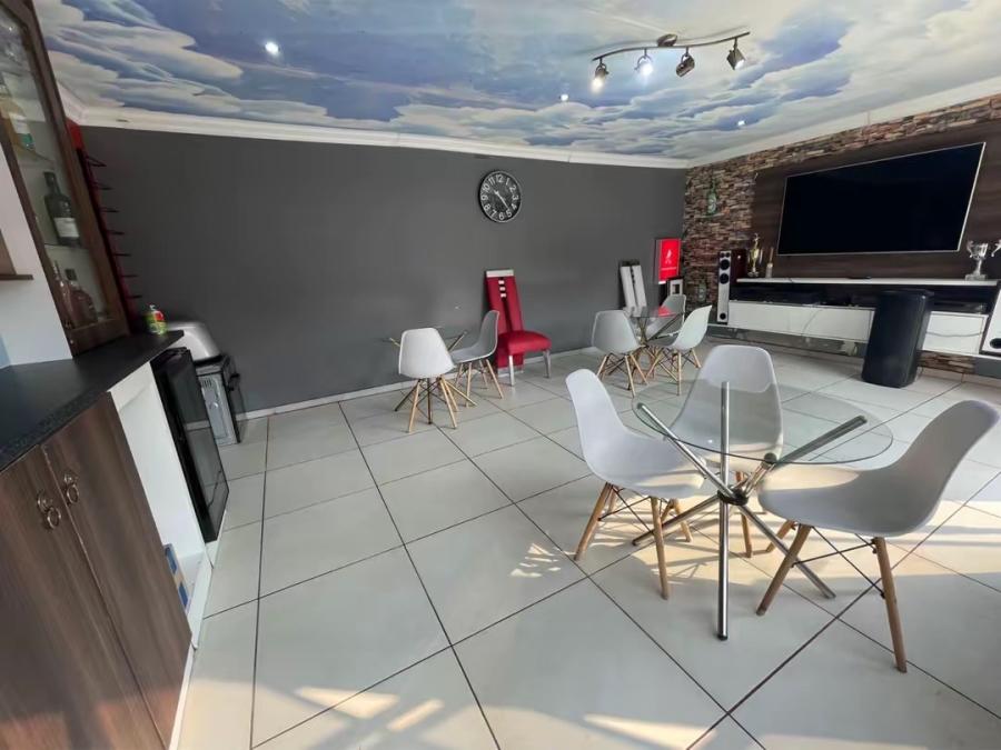 To Let 5 Bedroom Property for Rent in Parkhill Gardens Gauteng