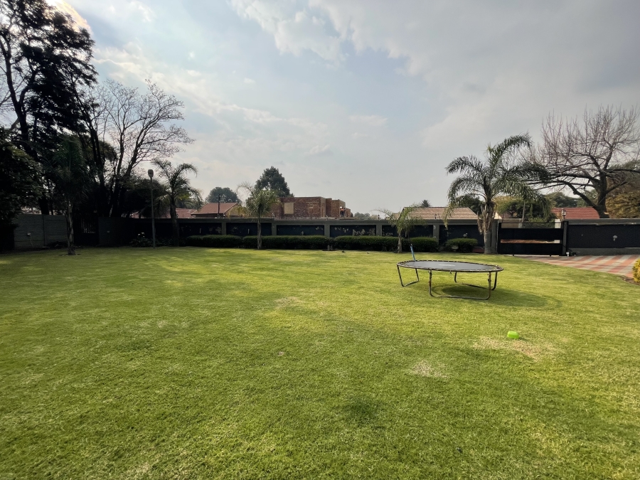 To Let 5 Bedroom Property for Rent in Parkhill Gardens Gauteng