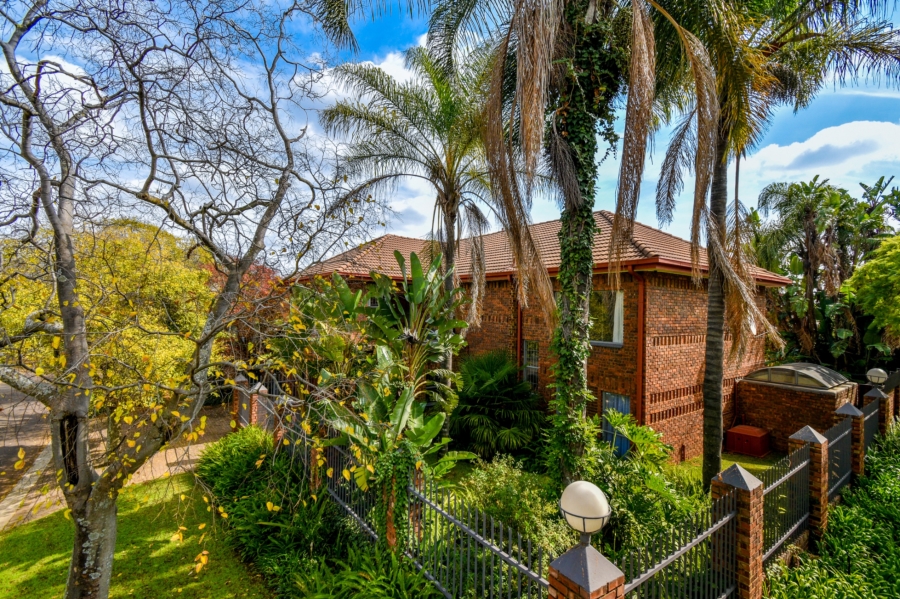5 Bedroom Property for Sale in Nieuw Muckleneuk Gauteng