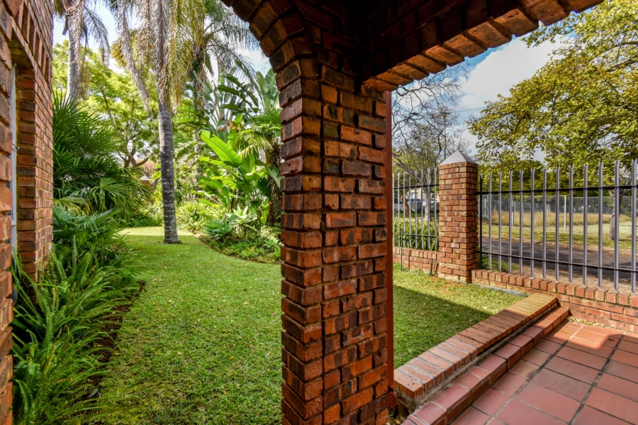 5 Bedroom Property for Sale in Nieuw Muckleneuk Gauteng