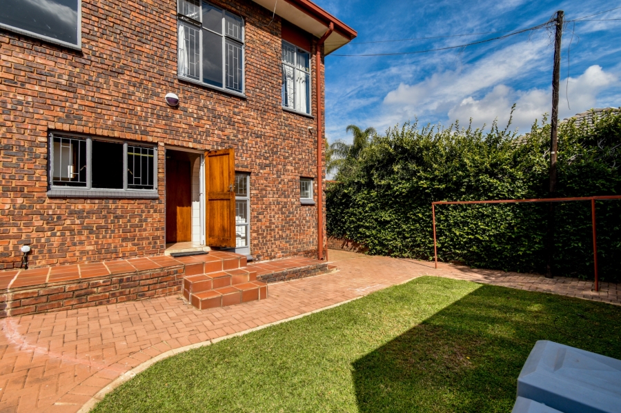 5 Bedroom Property for Sale in Nieuw Muckleneuk Gauteng