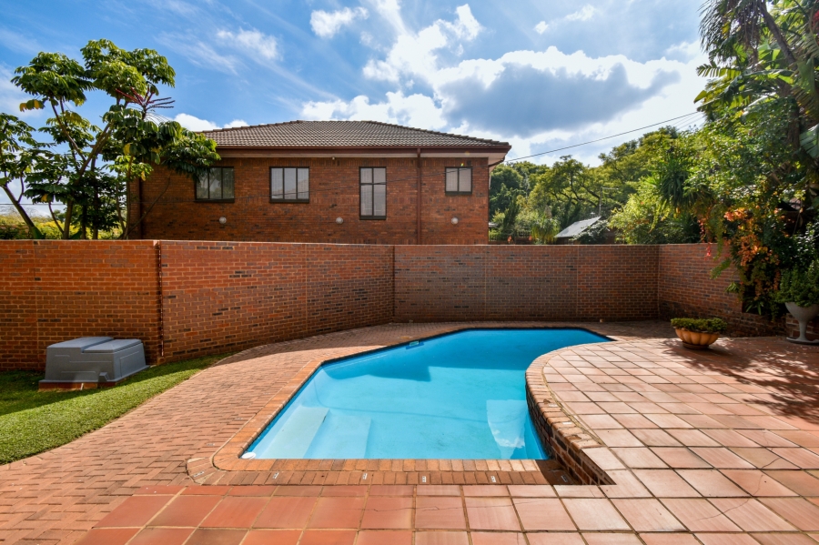 5 Bedroom Property for Sale in Nieuw Muckleneuk Gauteng