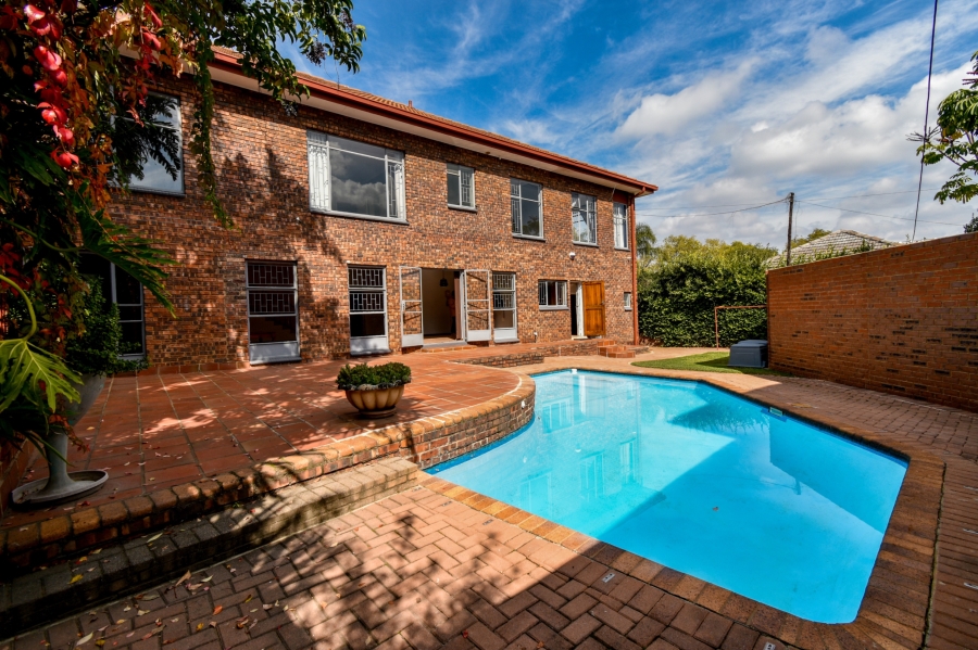5 Bedroom Property for Sale in Nieuw Muckleneuk Gauteng